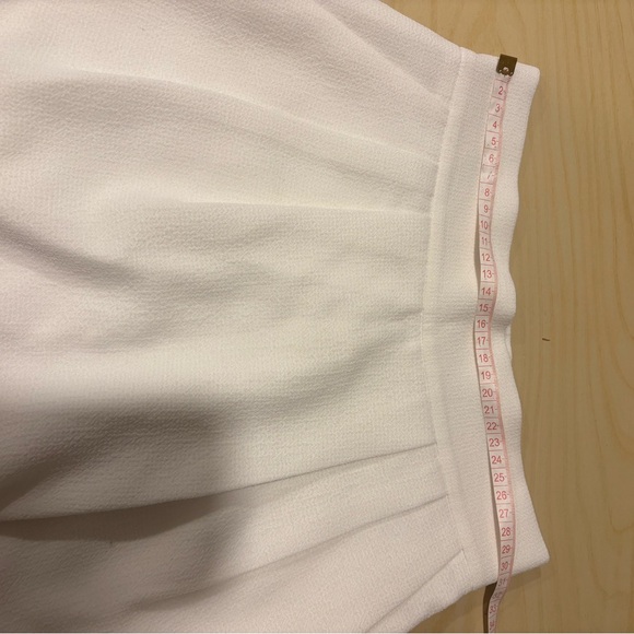 Club Monaco White Scalloped Hem Mini Skirt | Size 00 - Picture 7 of 9